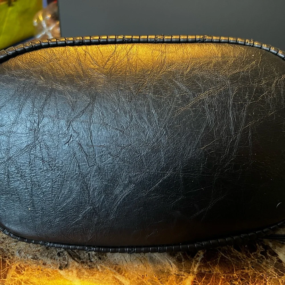 Chanel Crumpled Calfskin Coco Pleats Medium Drawstring Bag Black. - Picture 4 of 10